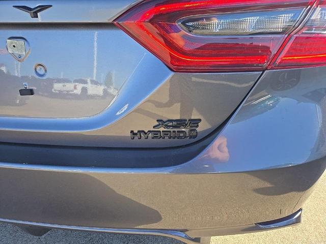2024 toyota camry hybrid xse