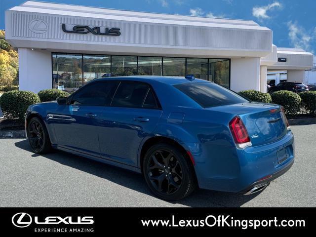 2022 chrysler 300 touring l