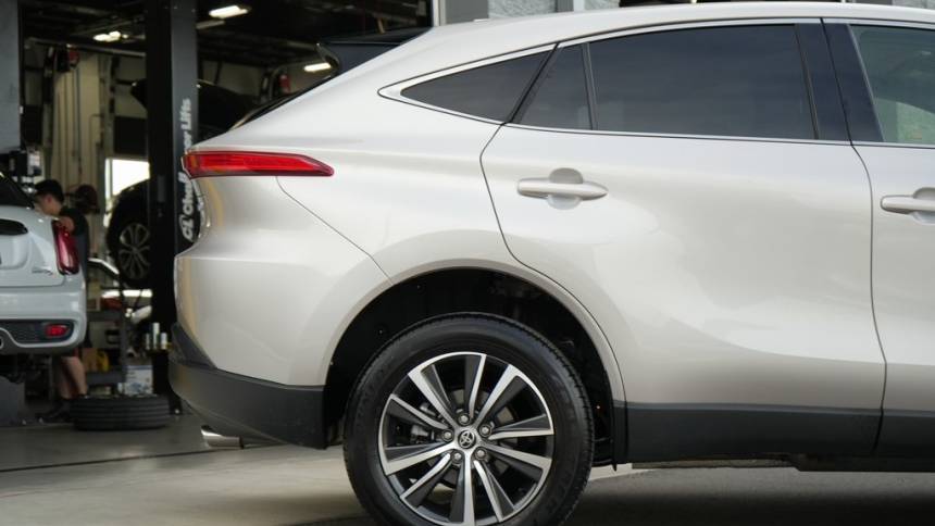 2021 toyota venza le