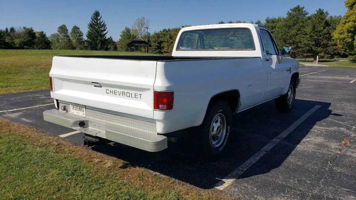 1986 chevrolet c20 pickup white rwd automatic