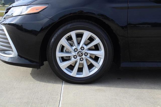 2021 toyota camry le