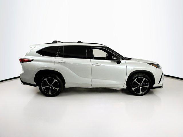 2022 toyota highlander xse