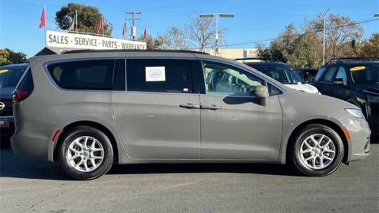 2022 chrysler pacifica touring l