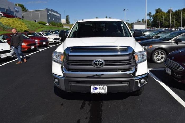 2014 toyota tundra sr5 4x2 sr5 4dr double cab pickup sb (5.7l v8 for sale in narragansett, rhode island