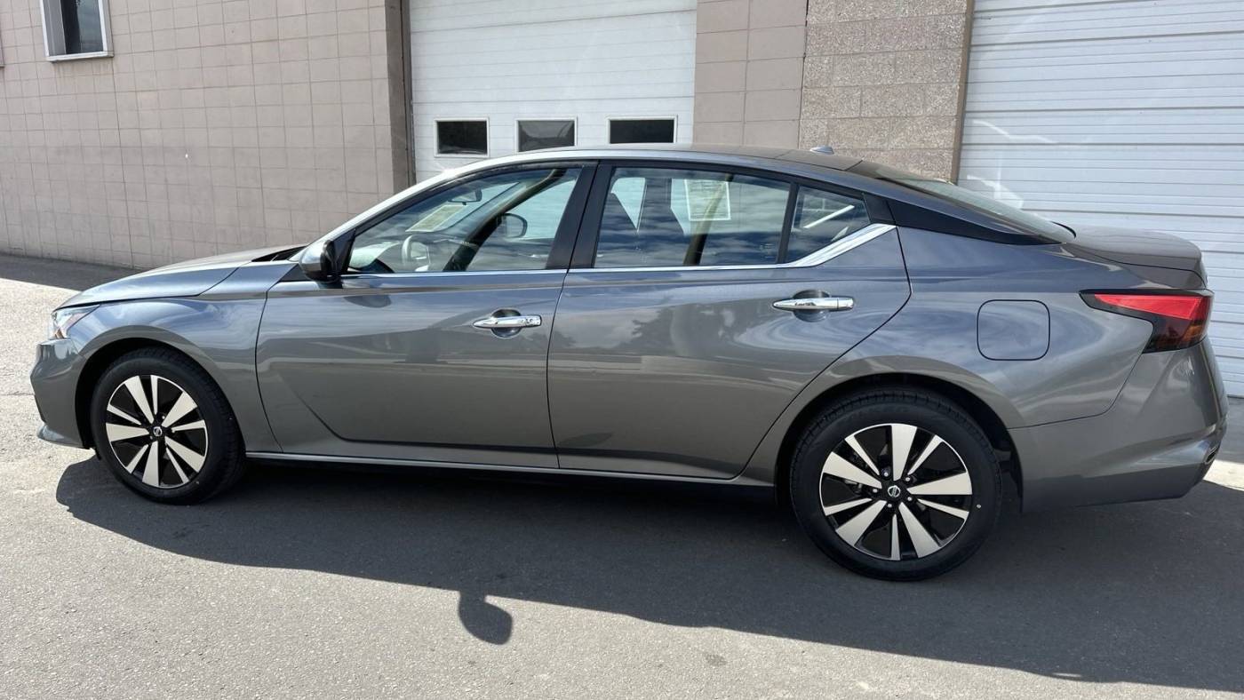 2021 nissan altima 2.5 sv