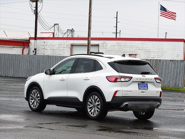 2022 ford escape titanium
