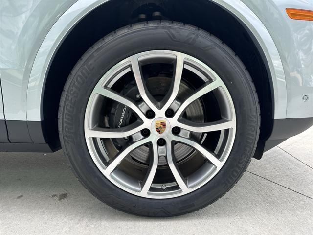 2024 porsche cayenne base