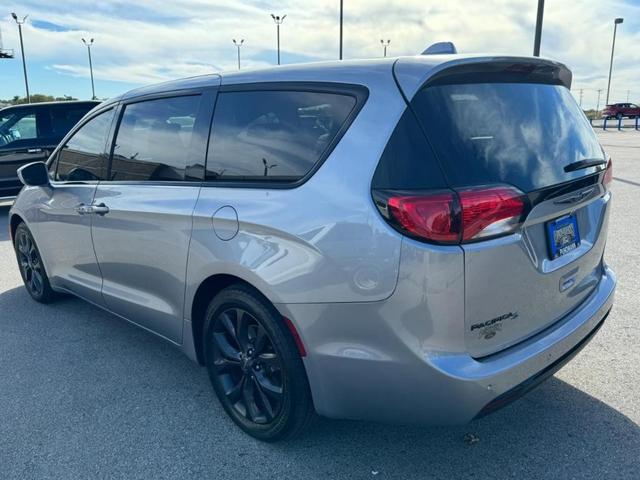 2020 chrysler pacifica touring
