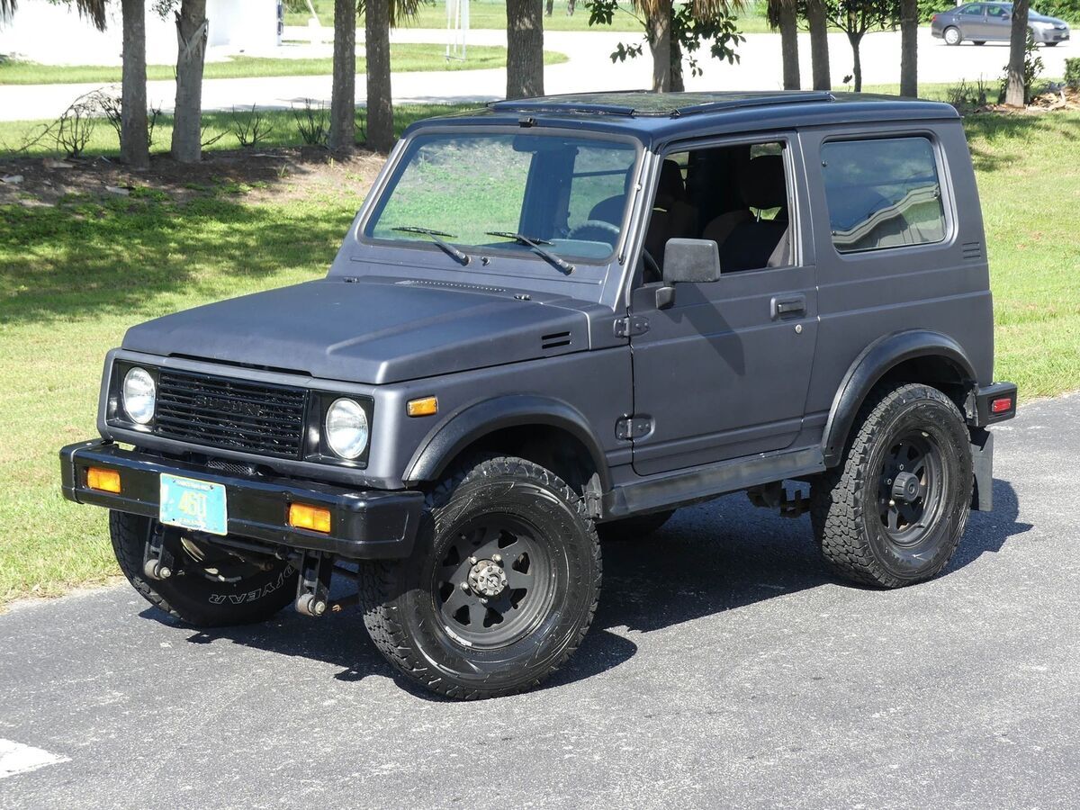 clean carfax! clean and clear florida title. sunroof by asc. great looking 4x4!