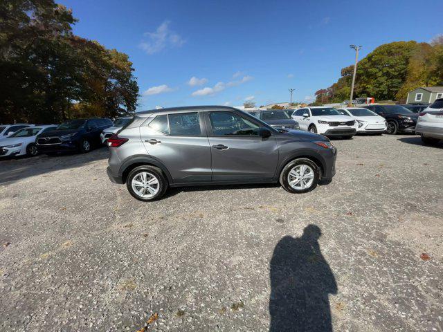 2021 nissan kicks s