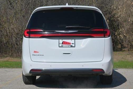 2022 chrysler pacifica touring l in milwaukee, wisconsin