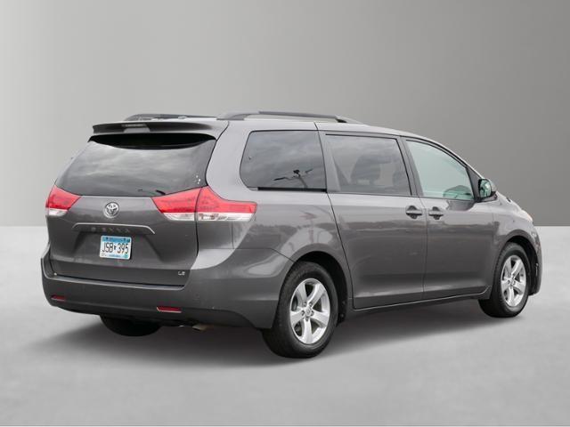 2014 toyota sienna le