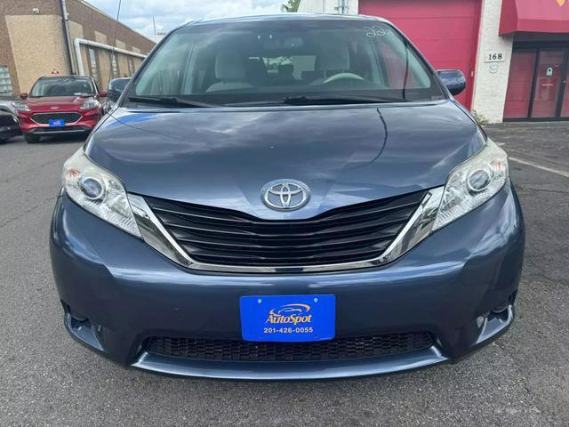 2014 toyota sienna le