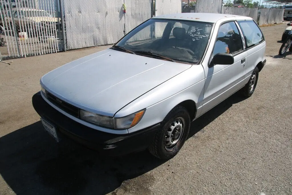 1989 plymouth colt hatchback 4 speed manual 4 cylinder no reserve!