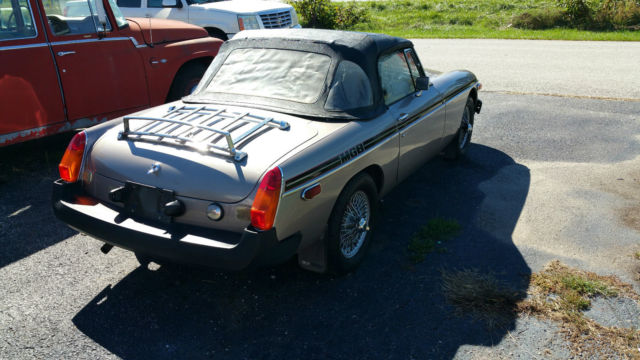 nice mostly all origianl, wire wheels, new carb, new wiring, new fuel pump, ect