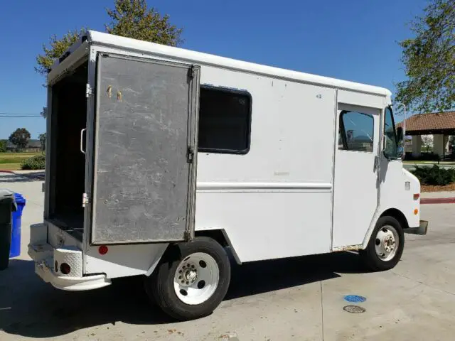 1980 gmc p30 panel van, chevy 350 powered