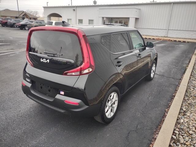 2022 kia soul lx