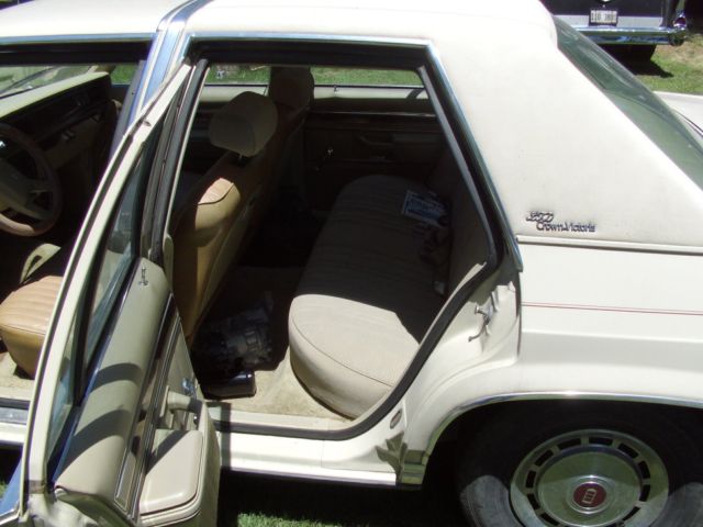 1985 tan ford crown victoria