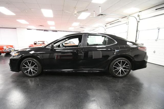 2021 toyota camry se
