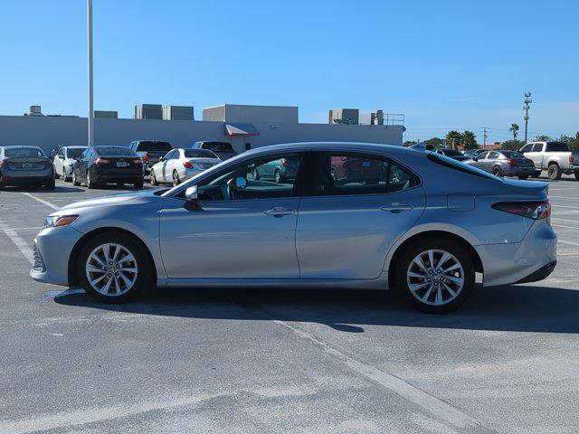 2022 toyota camry le