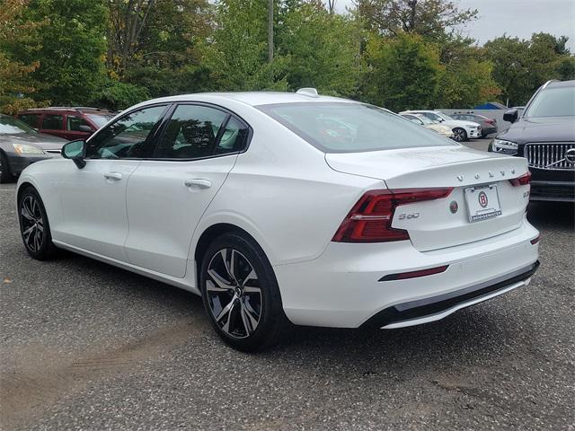 2024 volvo s60 b5 core dark theme