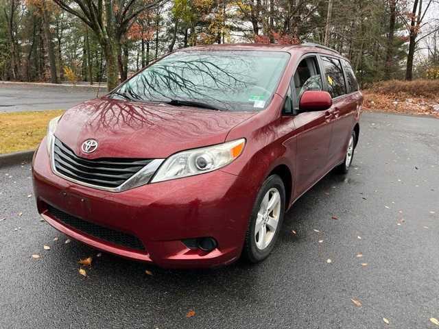 2014 toyota sienna le
