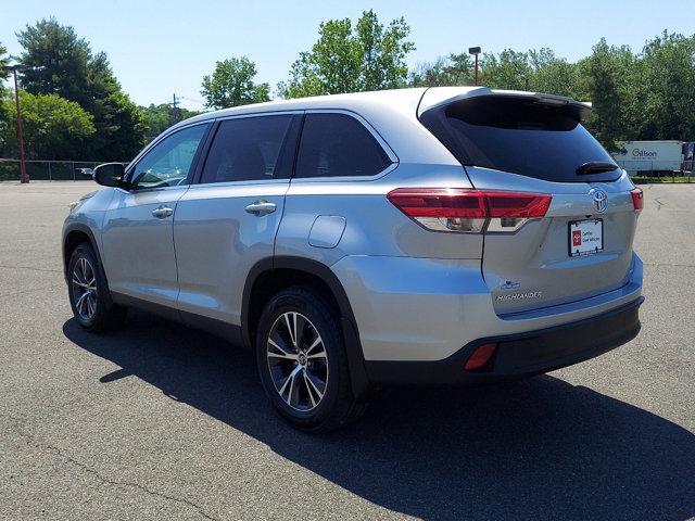2019 toyota highlander le