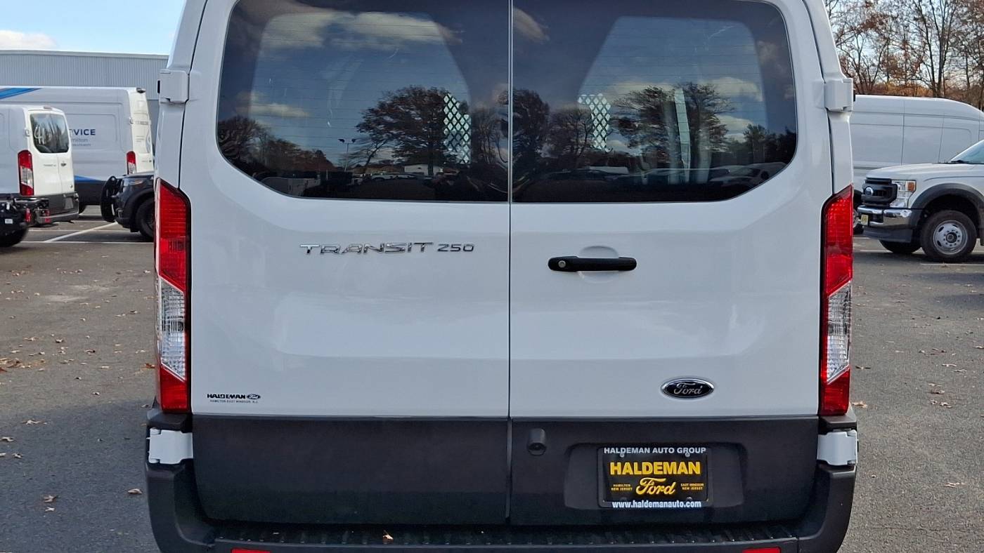 2022 ford transit 250