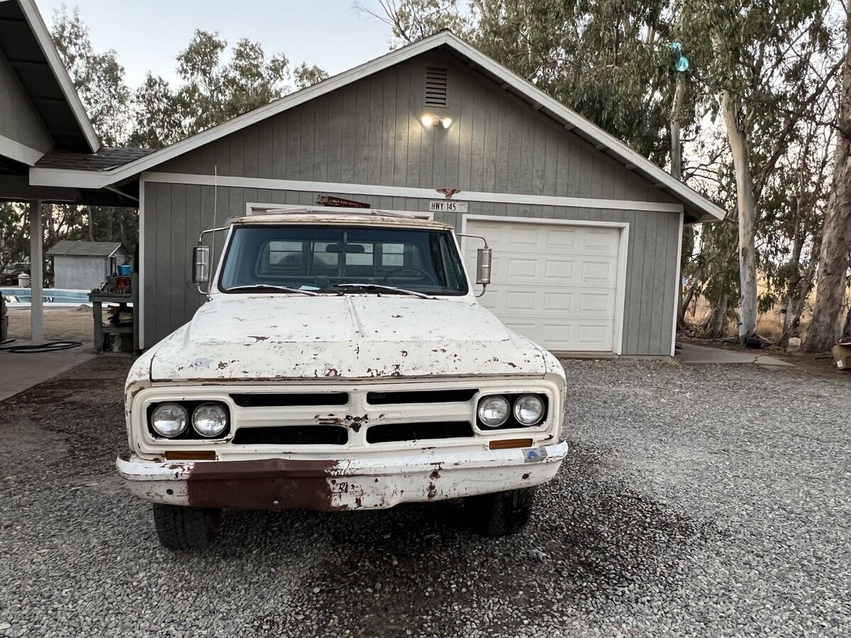 1967 gmc pickup pickup white k2500