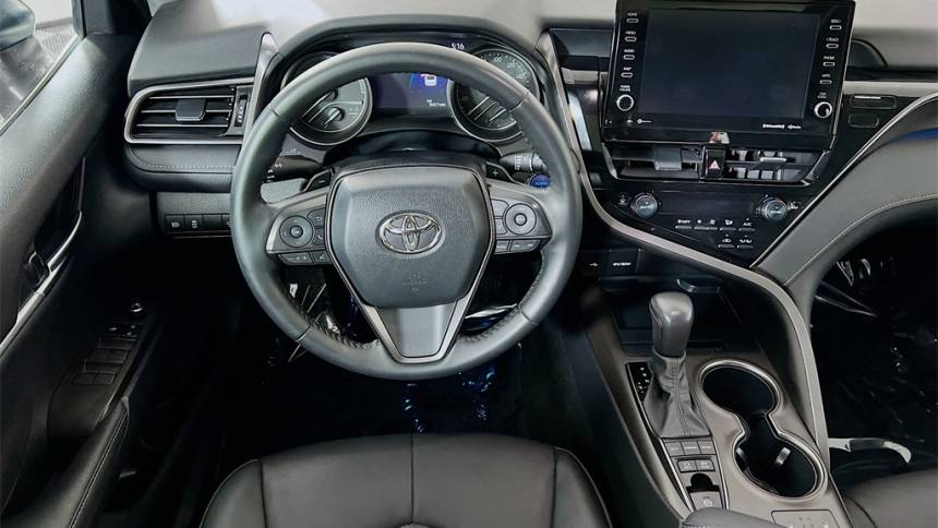 2022 toyota camry hybrid xse