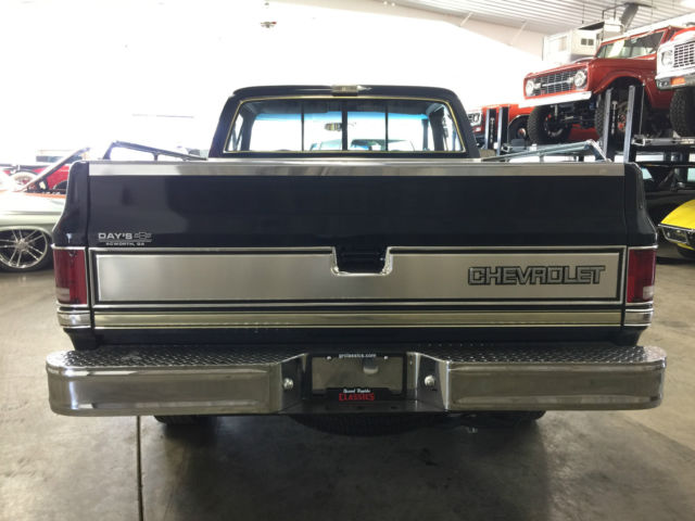 1986 chevrolet silverado c-10 **read**3,900 original miles**tons of documents