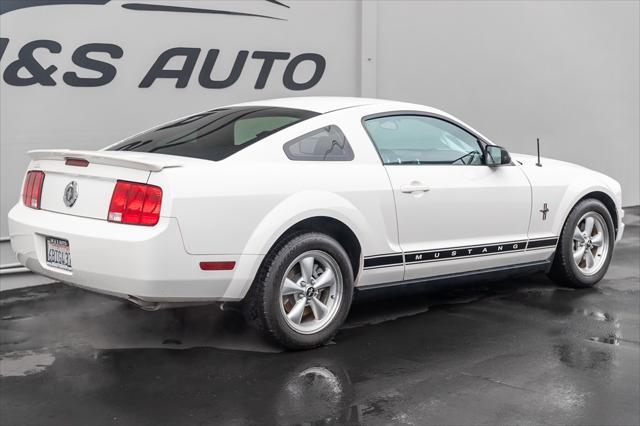 2007 ford mustang deluxe
