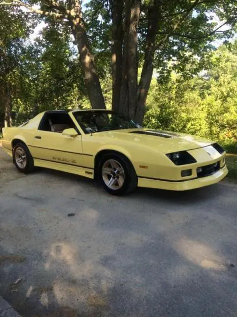 1985 iroc camaro original paint 58,000 miles l69 305ho 5 speed garaged since new