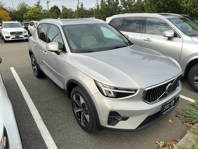 2024 volvo xc40 b5 plus bright theme