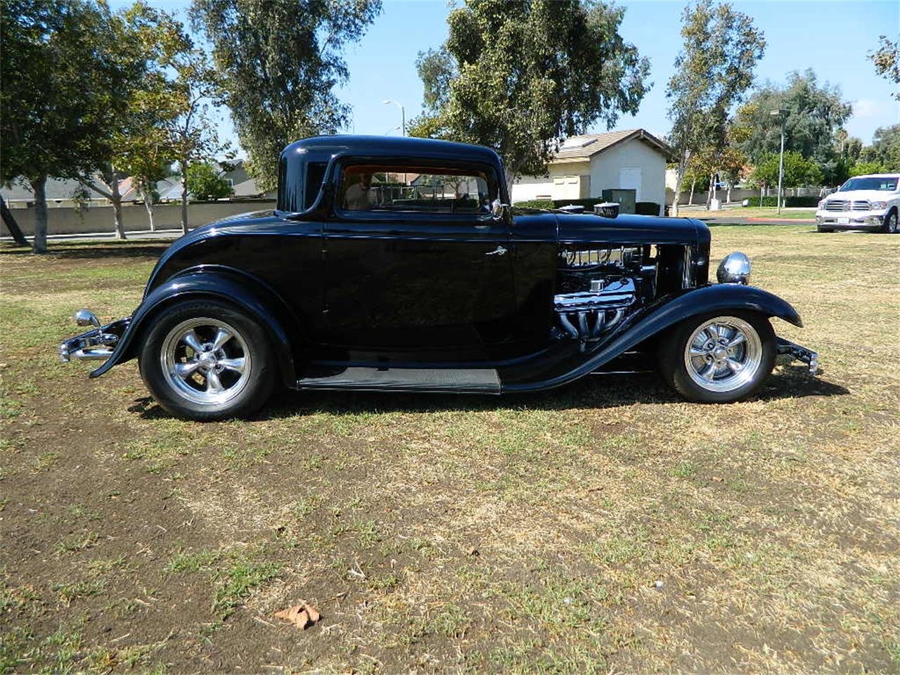 1932 ford 3-window coupe