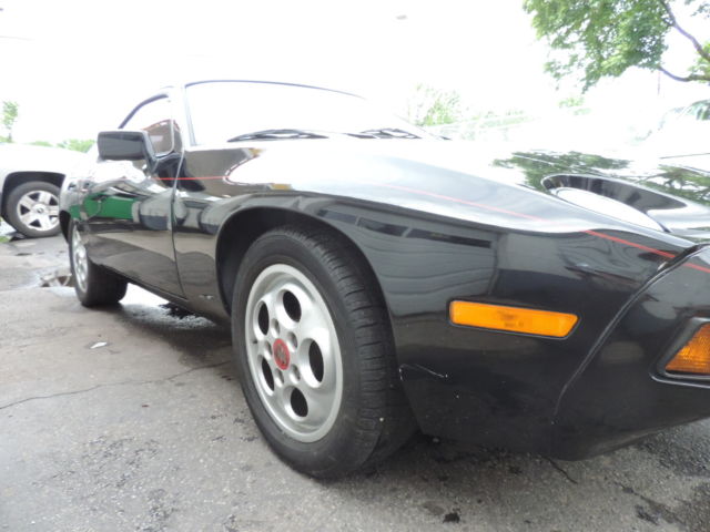 1982 porsche 928 s 5 speed 41k low miles black/cancan red interior no reserve!