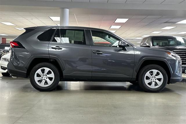 2024 toyota rav4 le