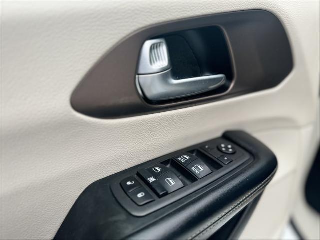 2022 chrysler voyager lx