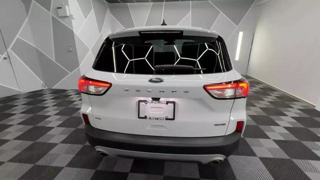 2020 ford escape se