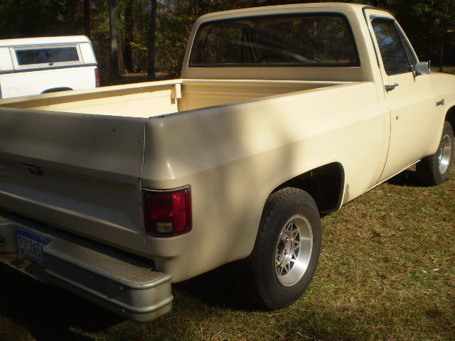 1984 gmc serria 1500 short wheel base fleetside 6 cylinder 3 speed on collum