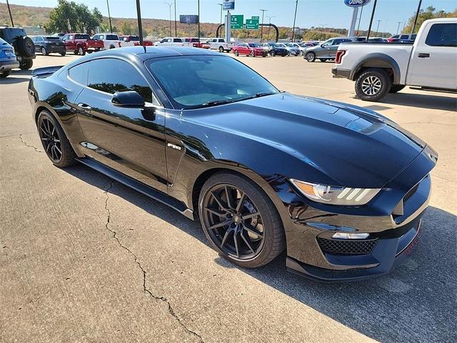 2017 ford shelby gt350 base
