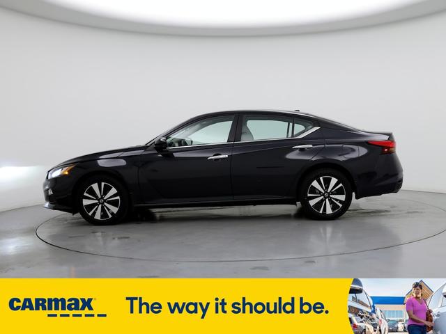 2022 nissan altima sv