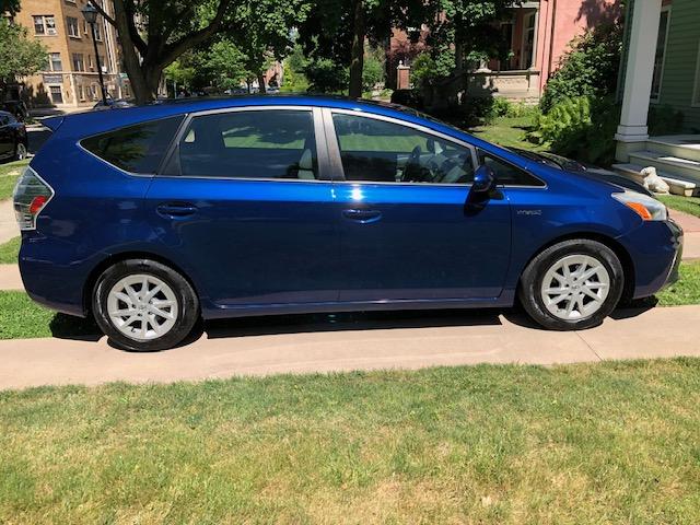 2013 toyota prius v two