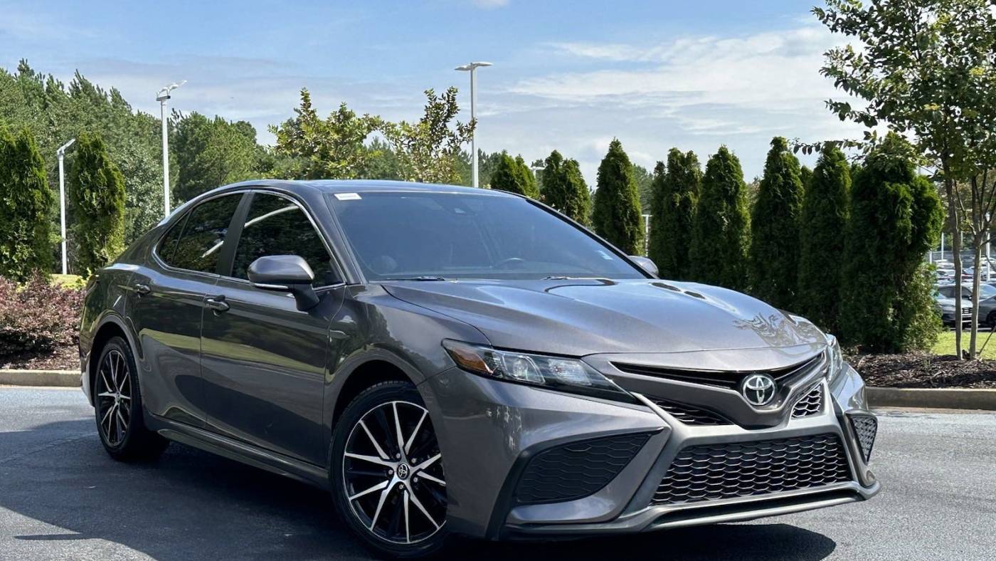 2022 toyota camry se