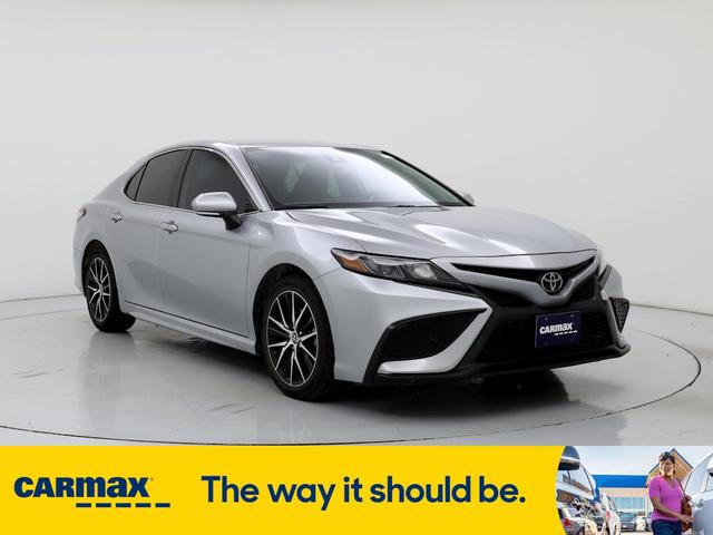 2022 toyota camry se