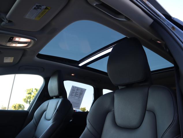 2024 volvo xc60 b5 awd plus dark theme