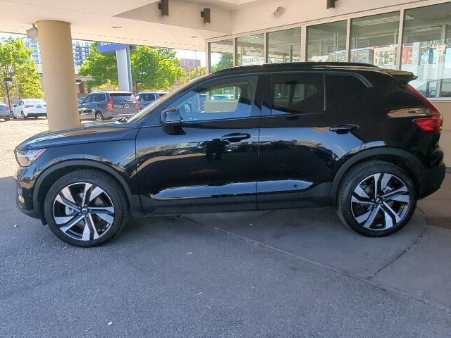 2024 volvo xc40 b5 plus dark theme
