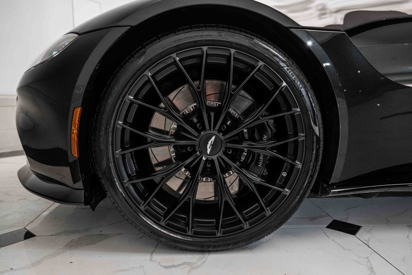 2023 aston martin vantage v8