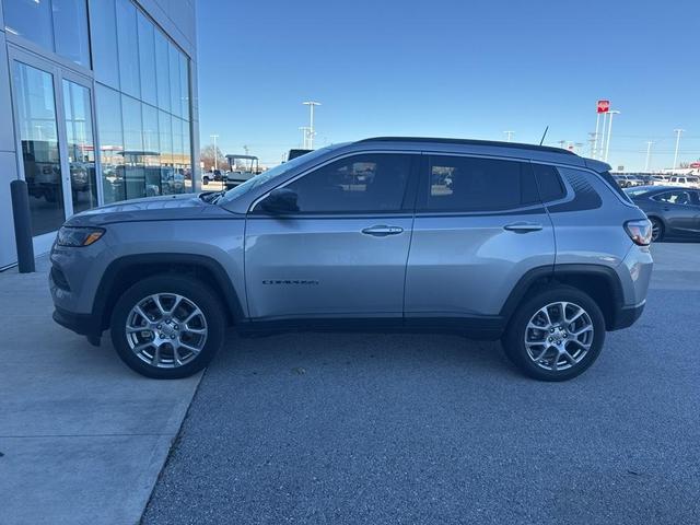 2022 jeep compass latitude lux