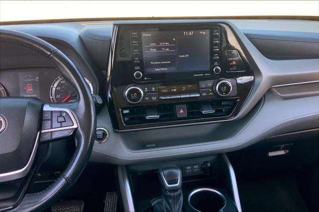 2022 toyota highlander le